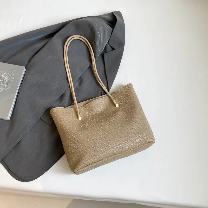 2025 Women's White Textured Shoulder Bag Large Capacity - Image 3