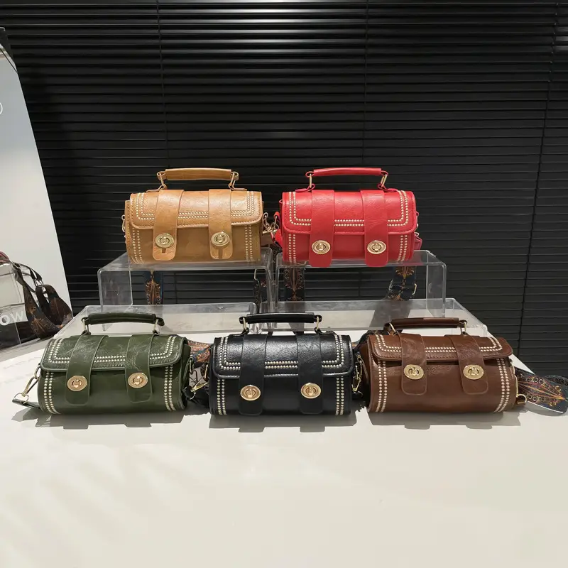 Green Leather Crossbody Bag with Wide Strap - Image 9