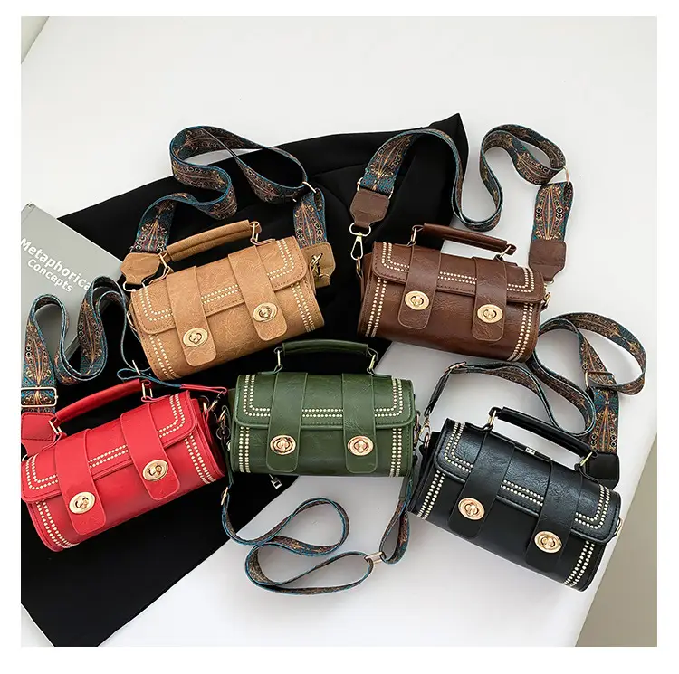 Green Leather Crossbody Bag with Wide Strap — feature 10