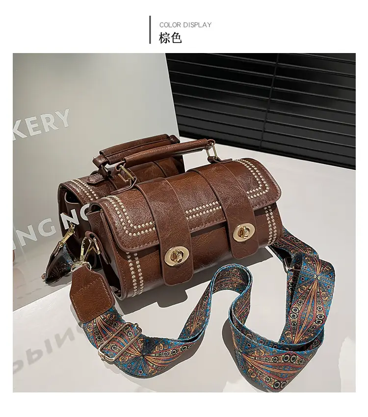 Green Leather Crossbody Bag with Wide Strap — feature 12