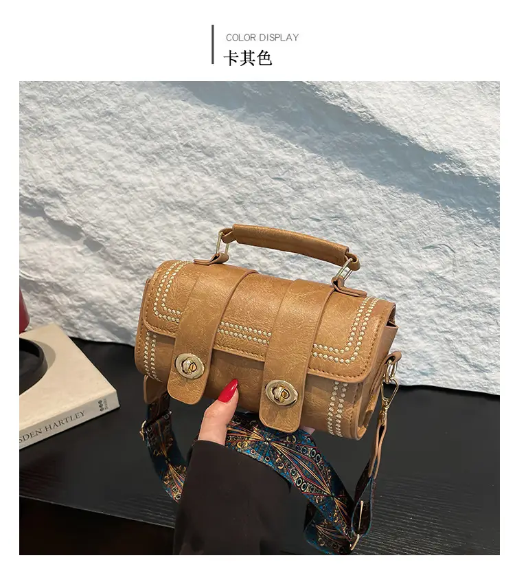 Green Leather Crossbody Bag with Wide Strap — feature 13