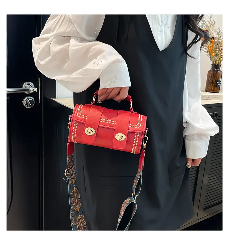 Green Leather Crossbody Bag with Wide Strap — feature 16