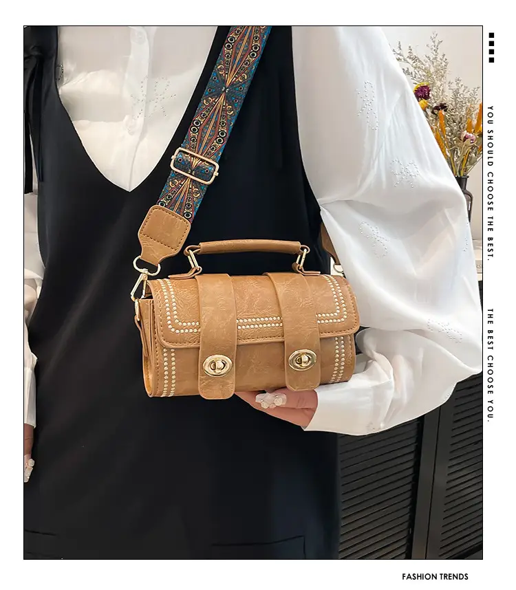 Green Leather Crossbody Bag with Wide Strap — feature 2