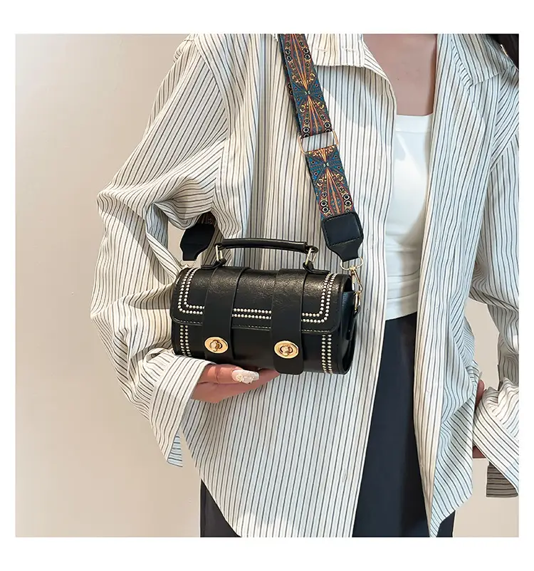 Green Leather Crossbody Bag with Wide Strap — feature 23