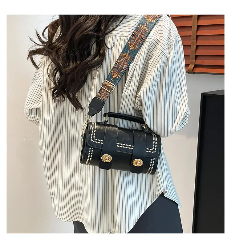 Green Leather Crossbody Bag with Wide Strap — feature 24