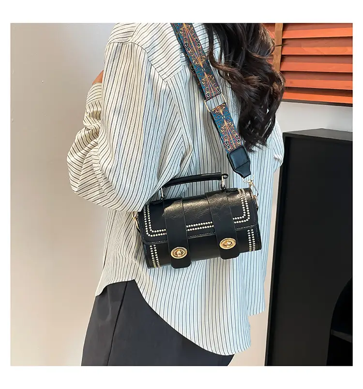 Green Leather Crossbody Bag with Wide Strap — feature 25