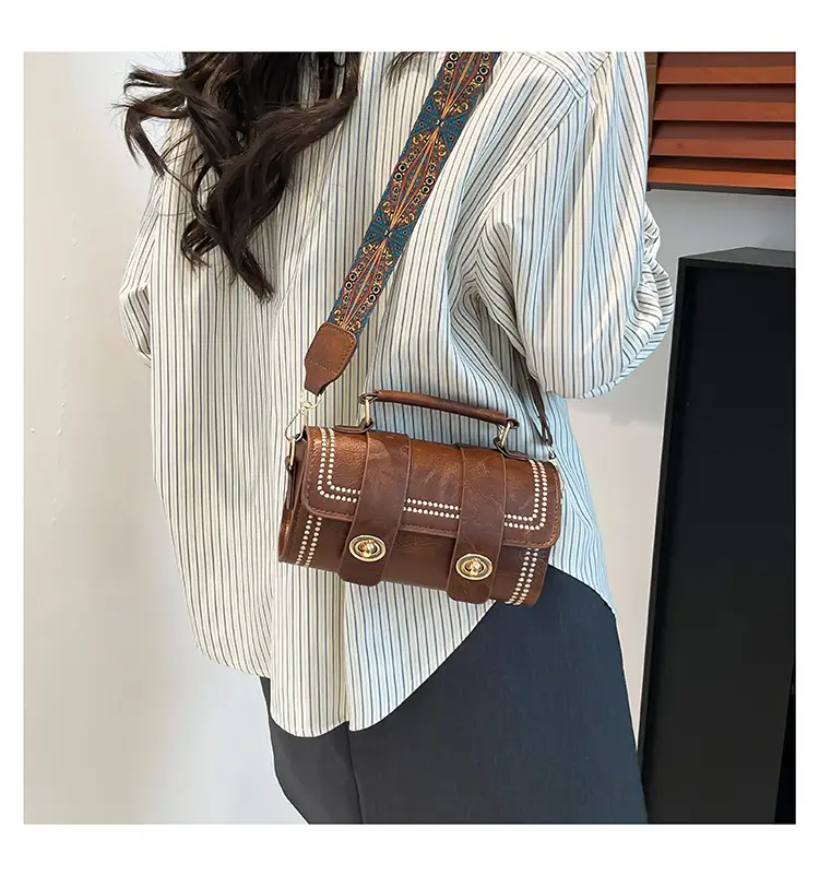 Green Leather Crossbody Bag with Wide Strap — feature 28