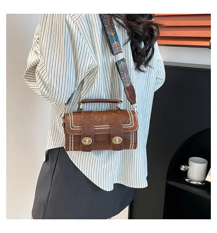 Green Leather Crossbody Bag with Wide Strap — feature 29