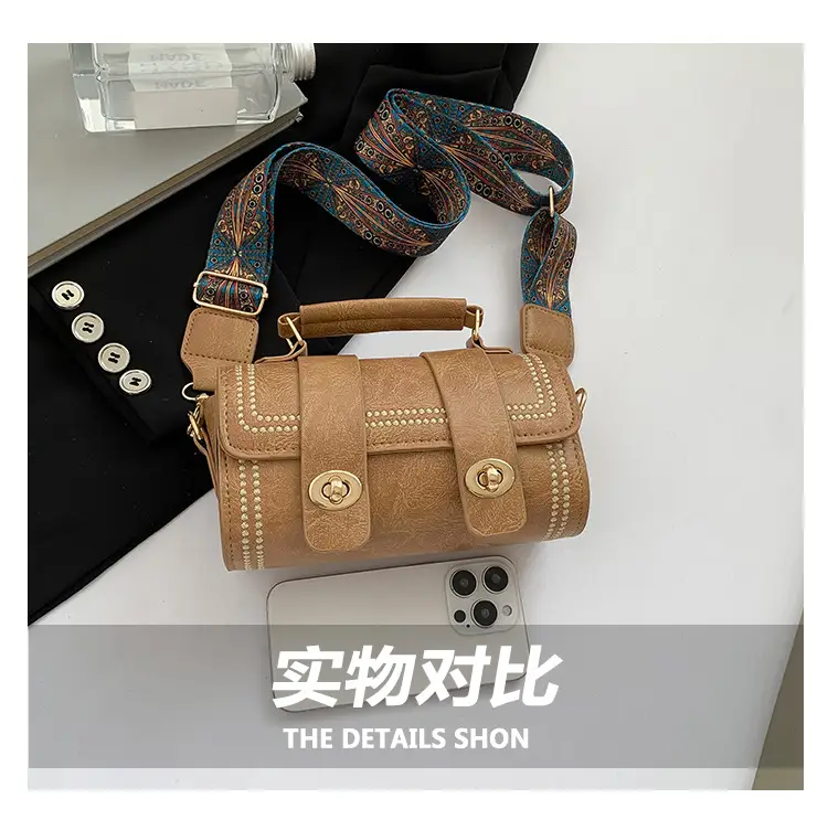 Green Leather Crossbody Bag with Wide Strap — feature 7
