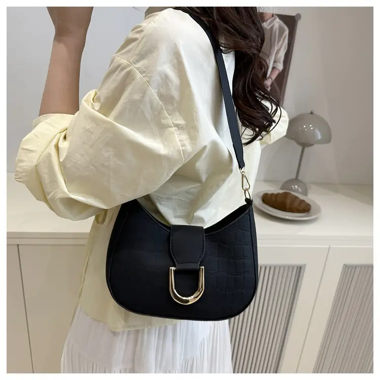 Fashionable Semicircular Shoulder Bags for Women — feature 10