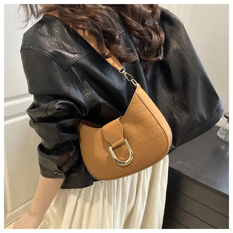 Fashionable Semicircular Shoulder Bags for Women — feature 13