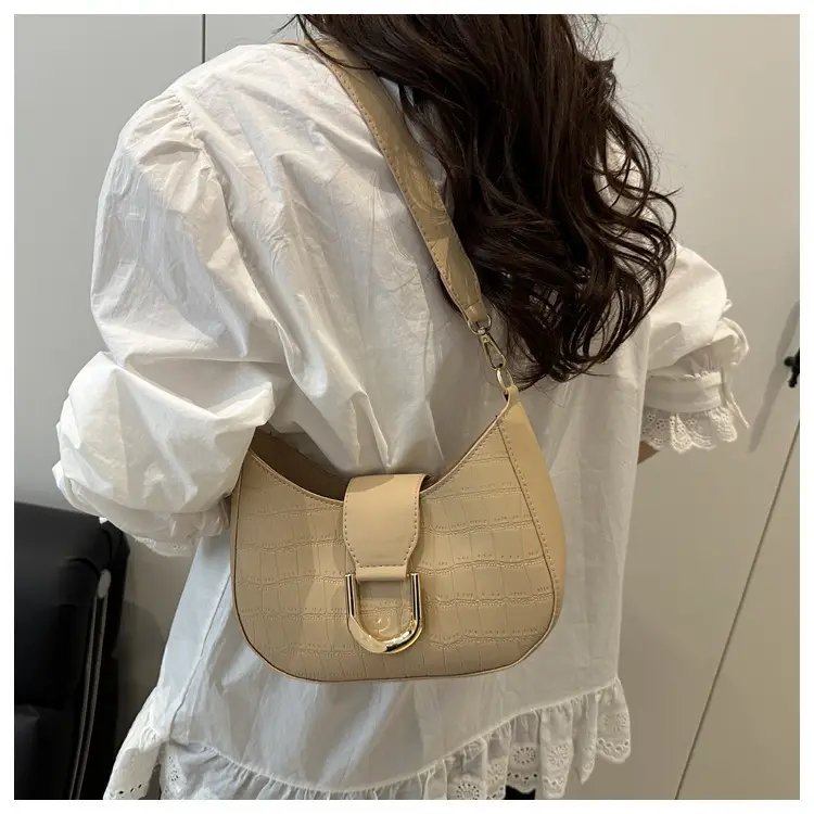 Fashionable Semicircular Shoulder Bags for Women — feature 14