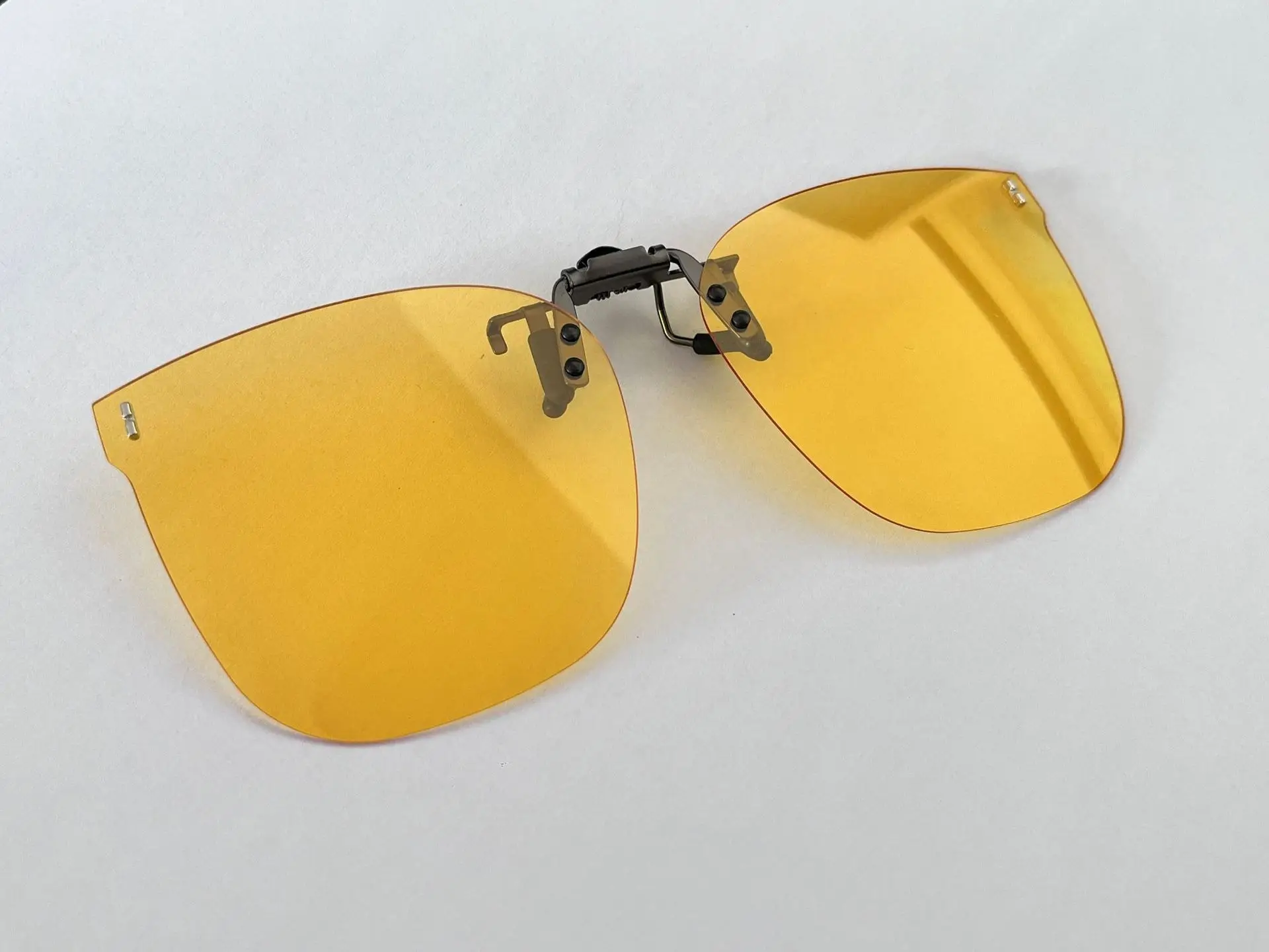 Ultra-Light Metal Clip-On Sunglasses Black - Image 4