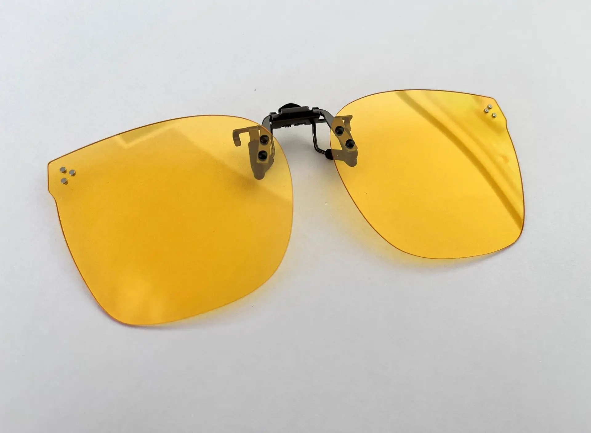 Ultra-Light Metal Clip-On Sunglasses Black - Image 6