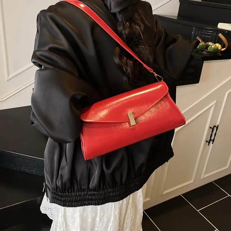 Women's Cream Chain Shoulder Bag with Gold Chain Strap - Image 6