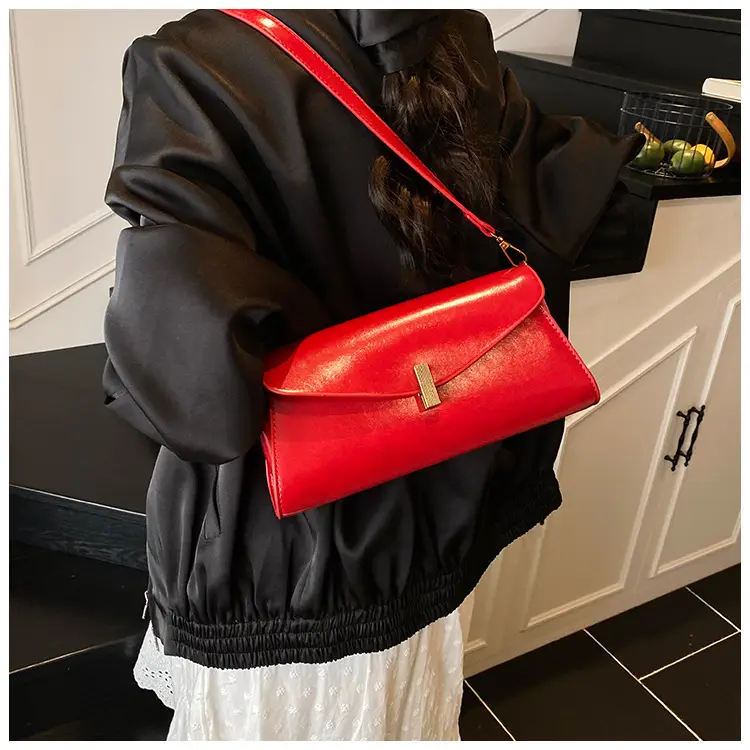 Women's Cream Chain Shoulder Bag with Gold Chain Strap — feature 12