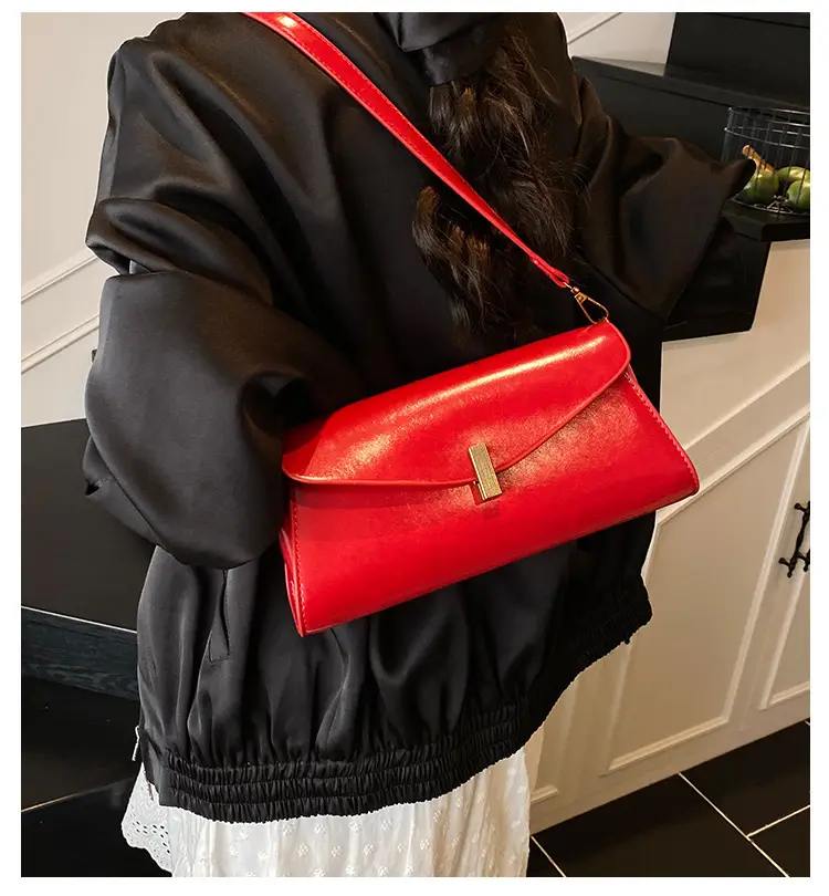 Women's Cream Chain Shoulder Bag with Gold Chain Strap — feature 3