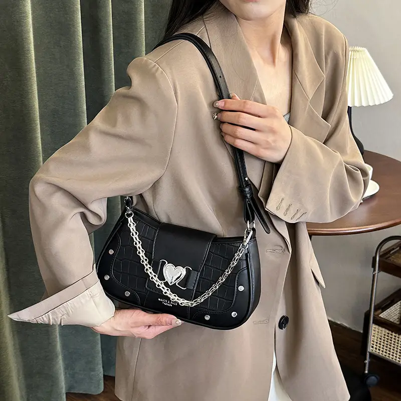 Retro Korean Style Women's White Heart Chain Shoulder Bag - Image 7