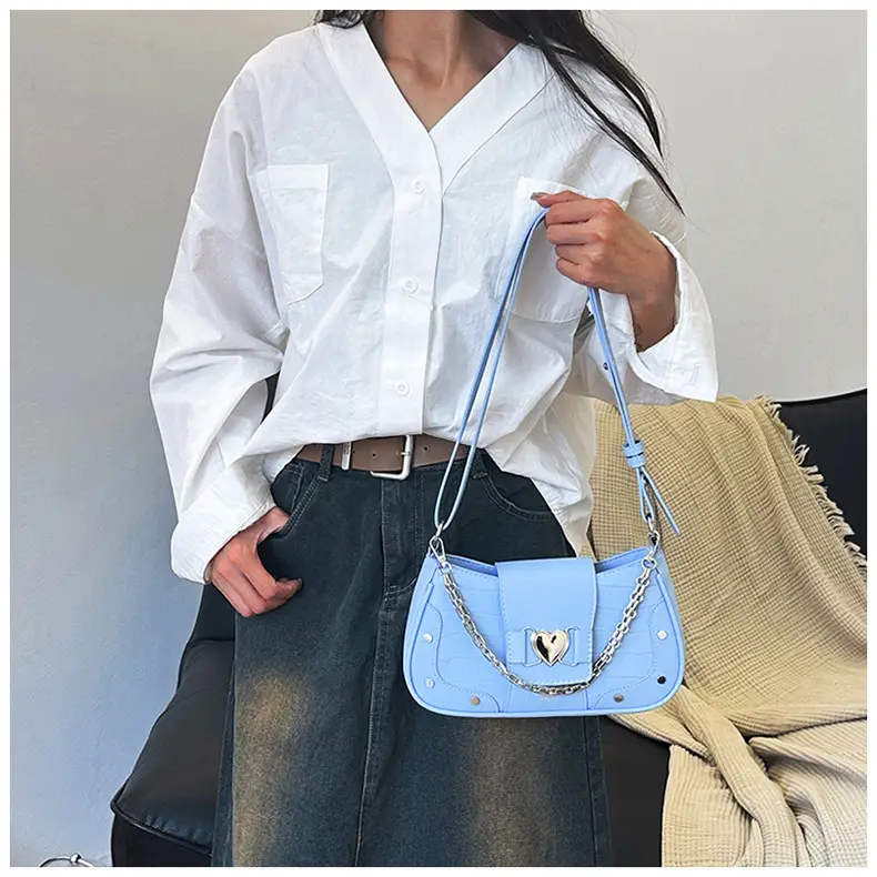 Retro Korean Style Women's White Heart Chain Shoulder Bag — feature 13