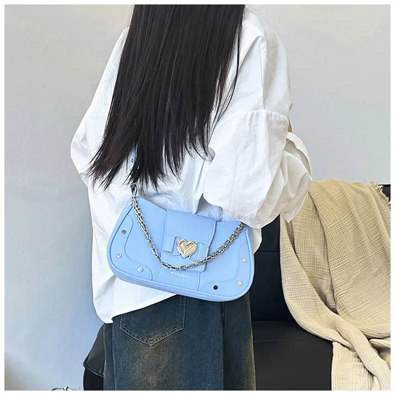 Retro Korean Style Women's White Heart Chain Shoulder Bag — feature 14