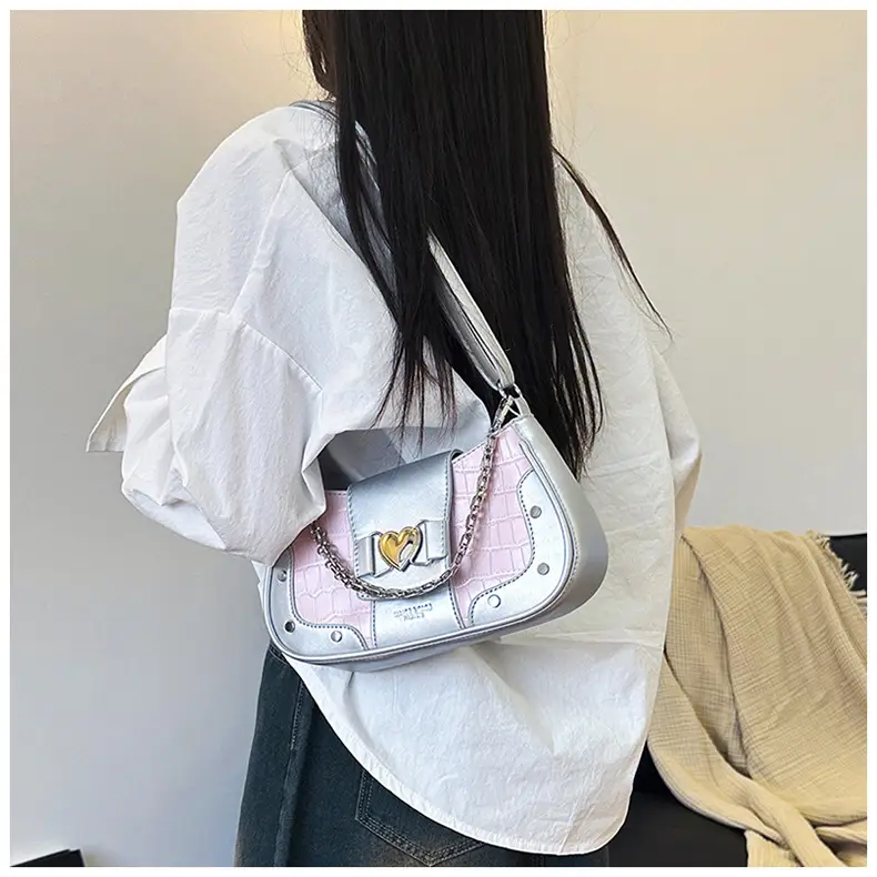 Retro Korean Style Women's White Heart Chain Shoulder Bag — feature 15