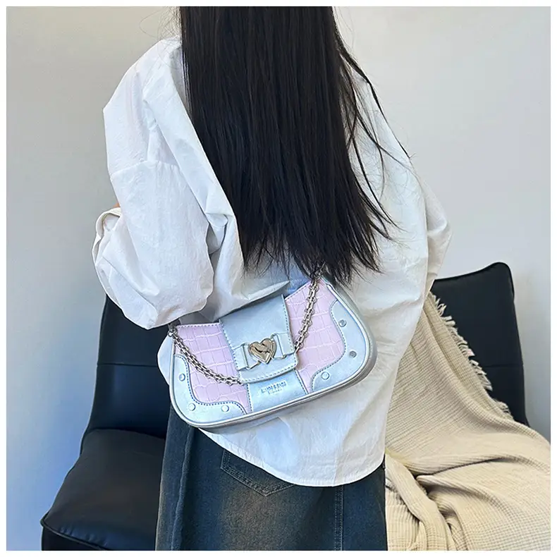 Retro Korean Style Women's White Heart Chain Shoulder Bag — feature 16