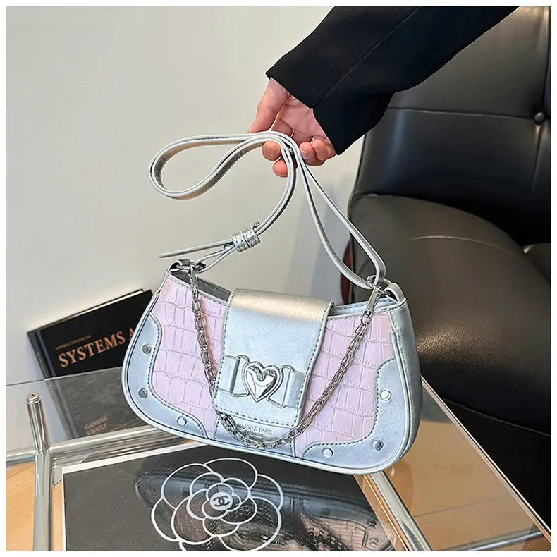 Retro Korean Style Women's White Heart Chain Shoulder Bag — feature 17