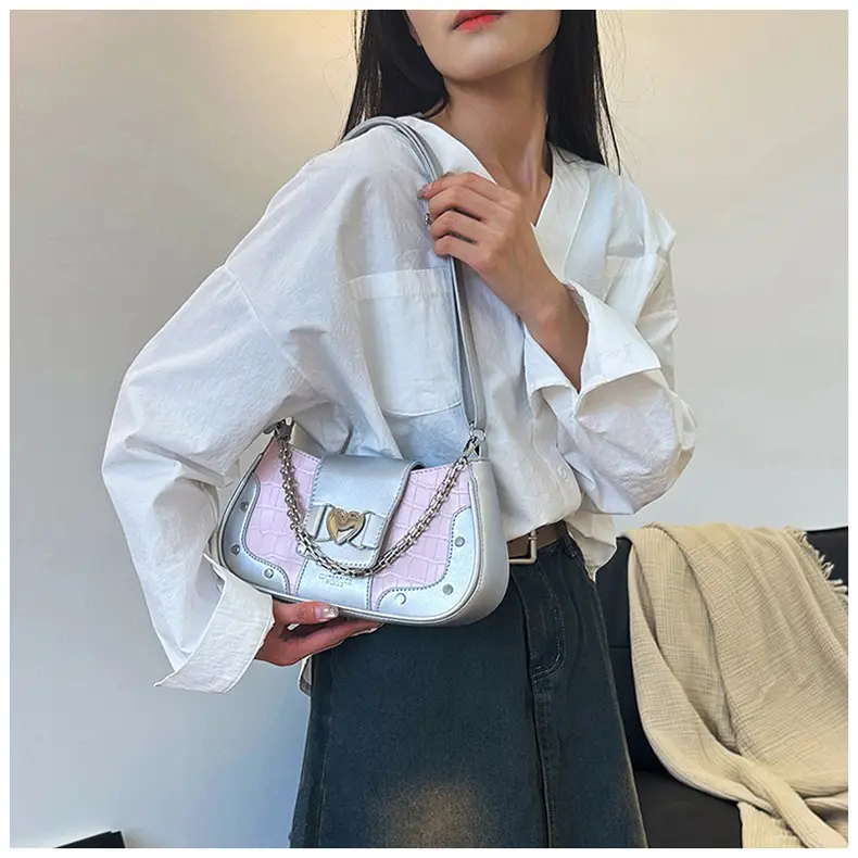 Retro Korean Style Women's White Heart Chain Shoulder Bag — feature 18