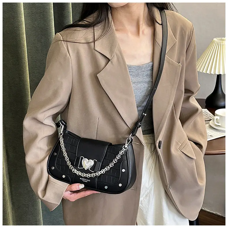 Retro Korean Style Women's White Heart Chain Shoulder Bag — feature 22