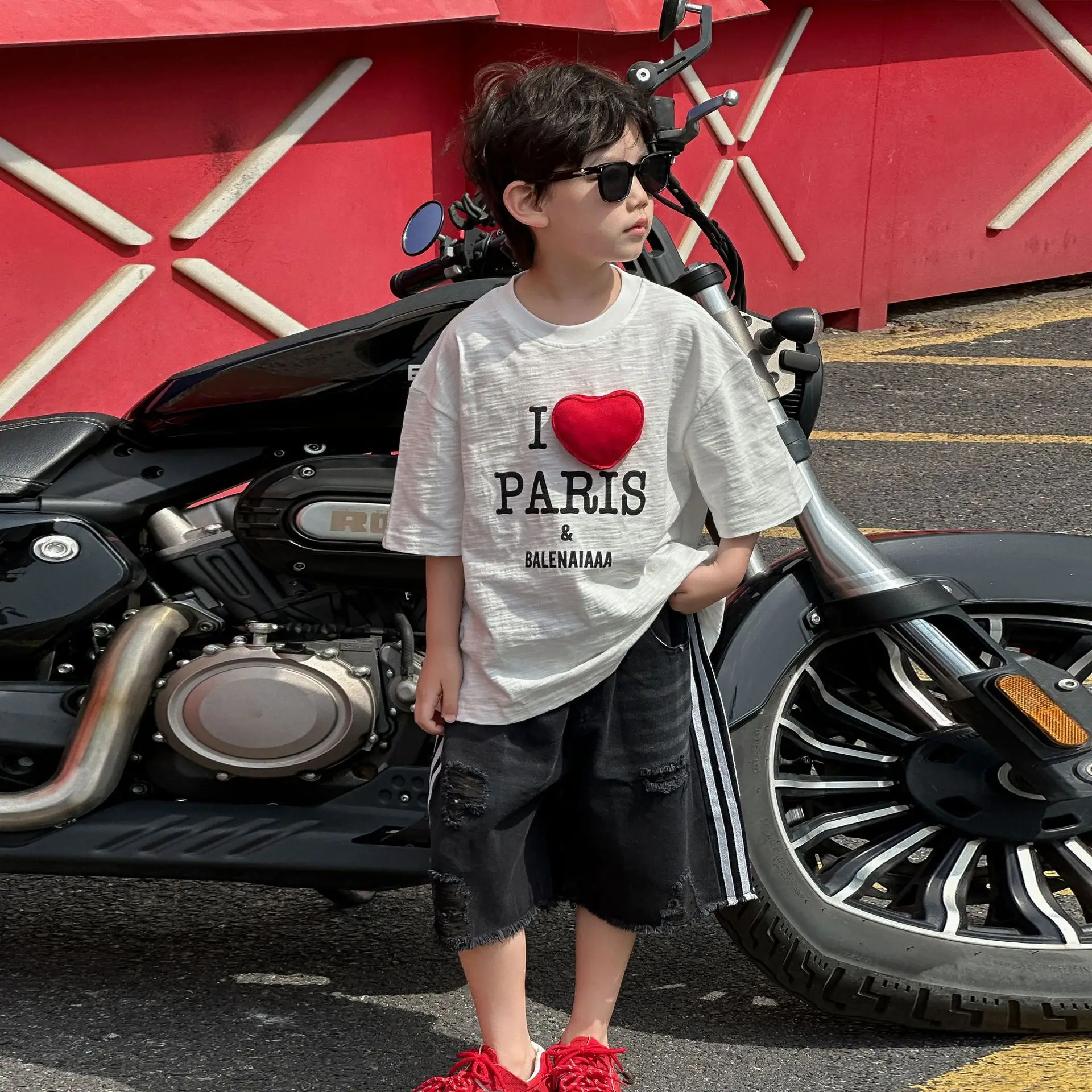 Kids Paris-themed T-Shirt Grey Medium Small — feature 10