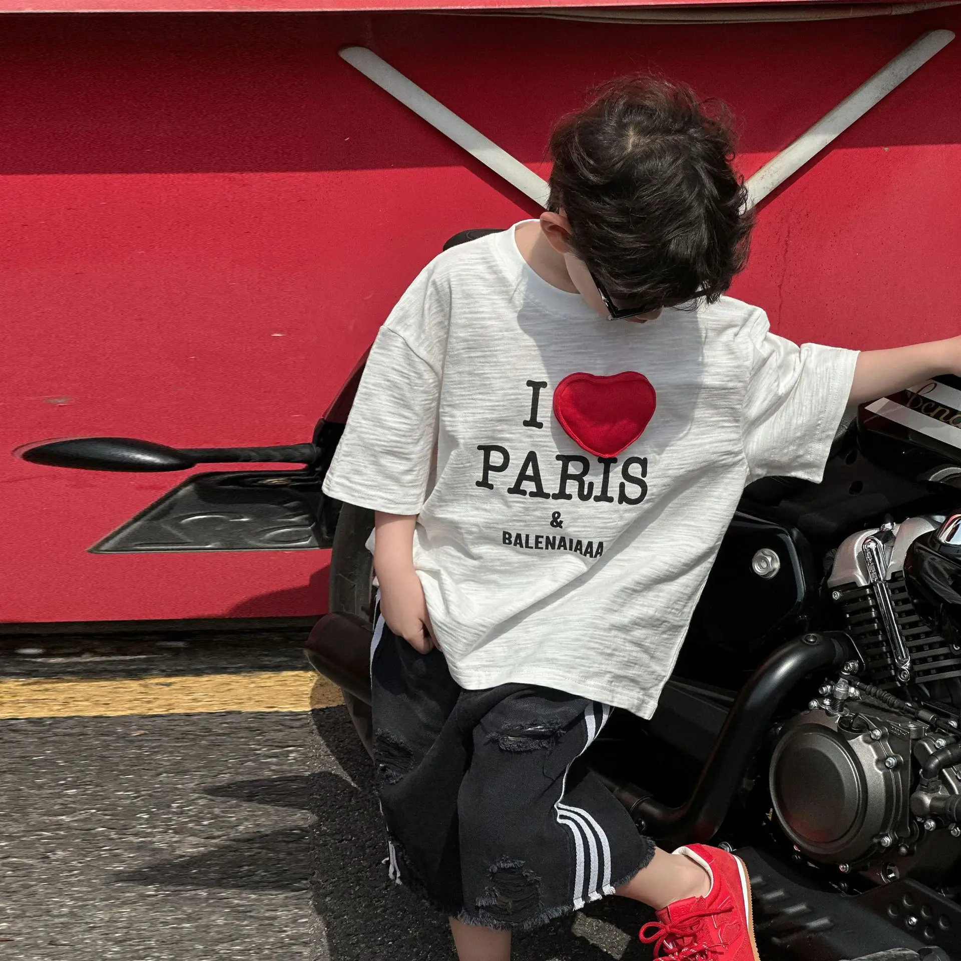 Kids Paris-themed T-Shirt Grey Medium Small — feature 12
