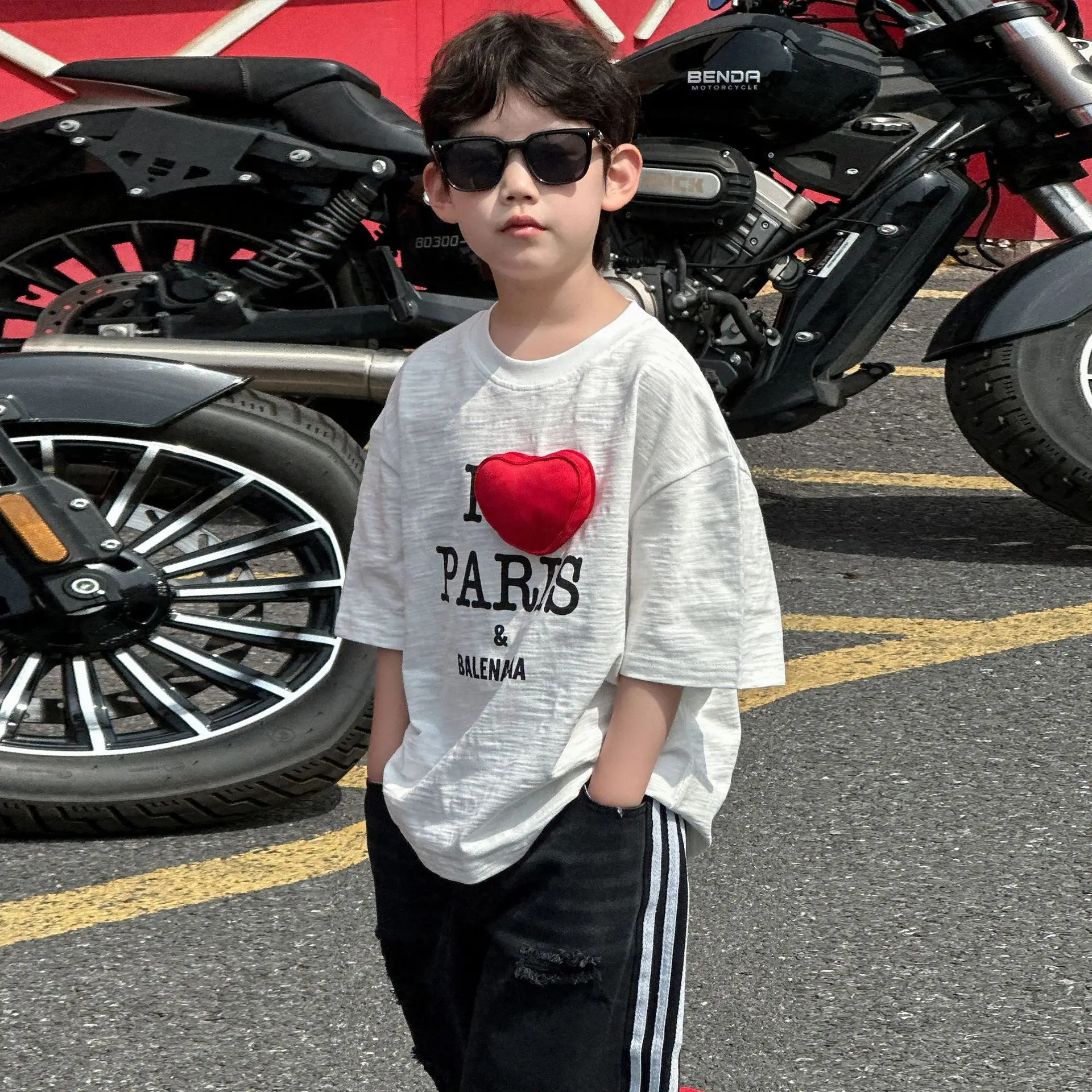 Kids Paris-themed T-Shirt Grey Medium Small — feature 2