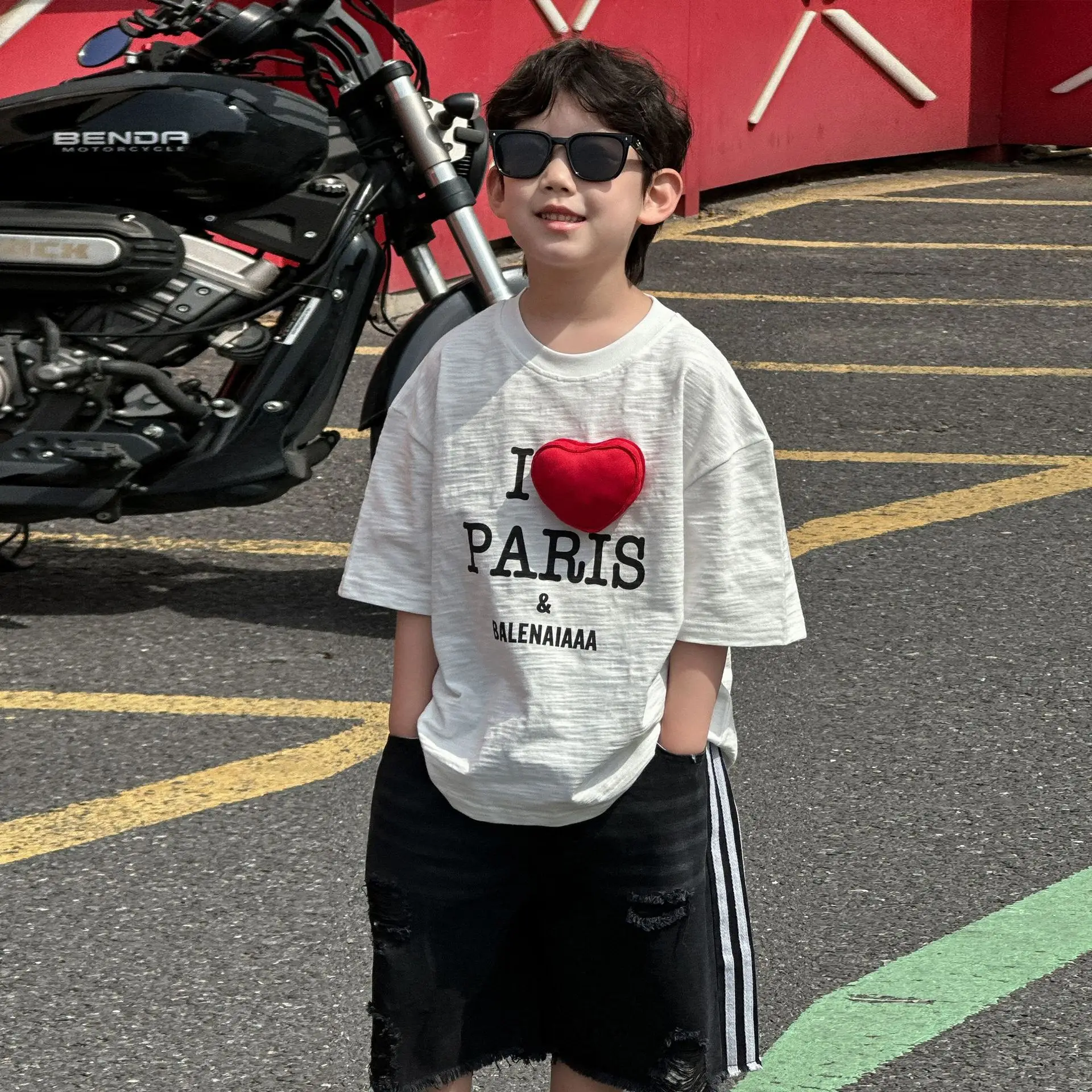 Kids Paris-themed T-Shirt Grey Medium Small — feature 6