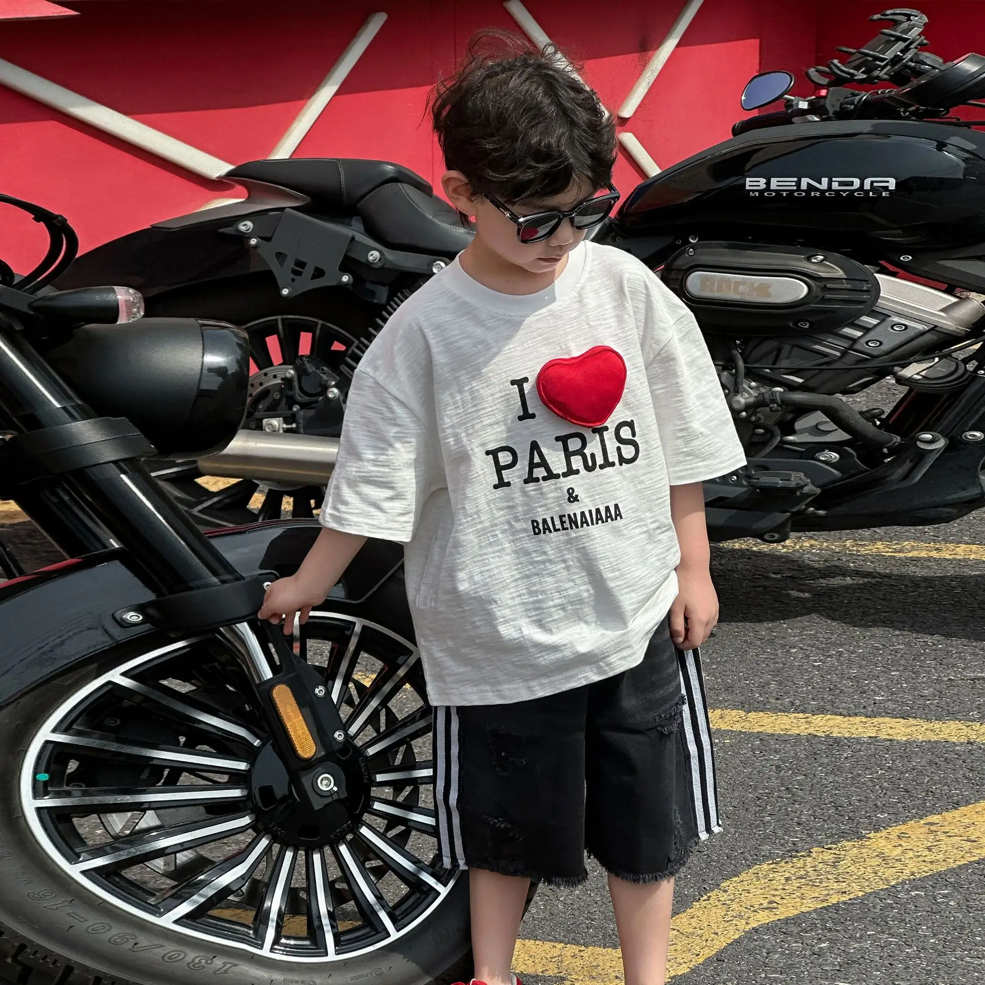 Kids Paris-themed T-Shirt Grey Medium Small — feature 8