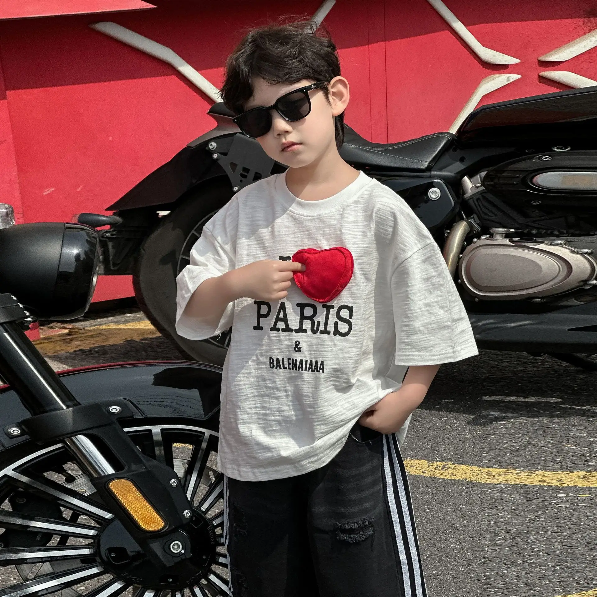 Kids Paris-themed T-Shirt Grey Medium Small — feature 9