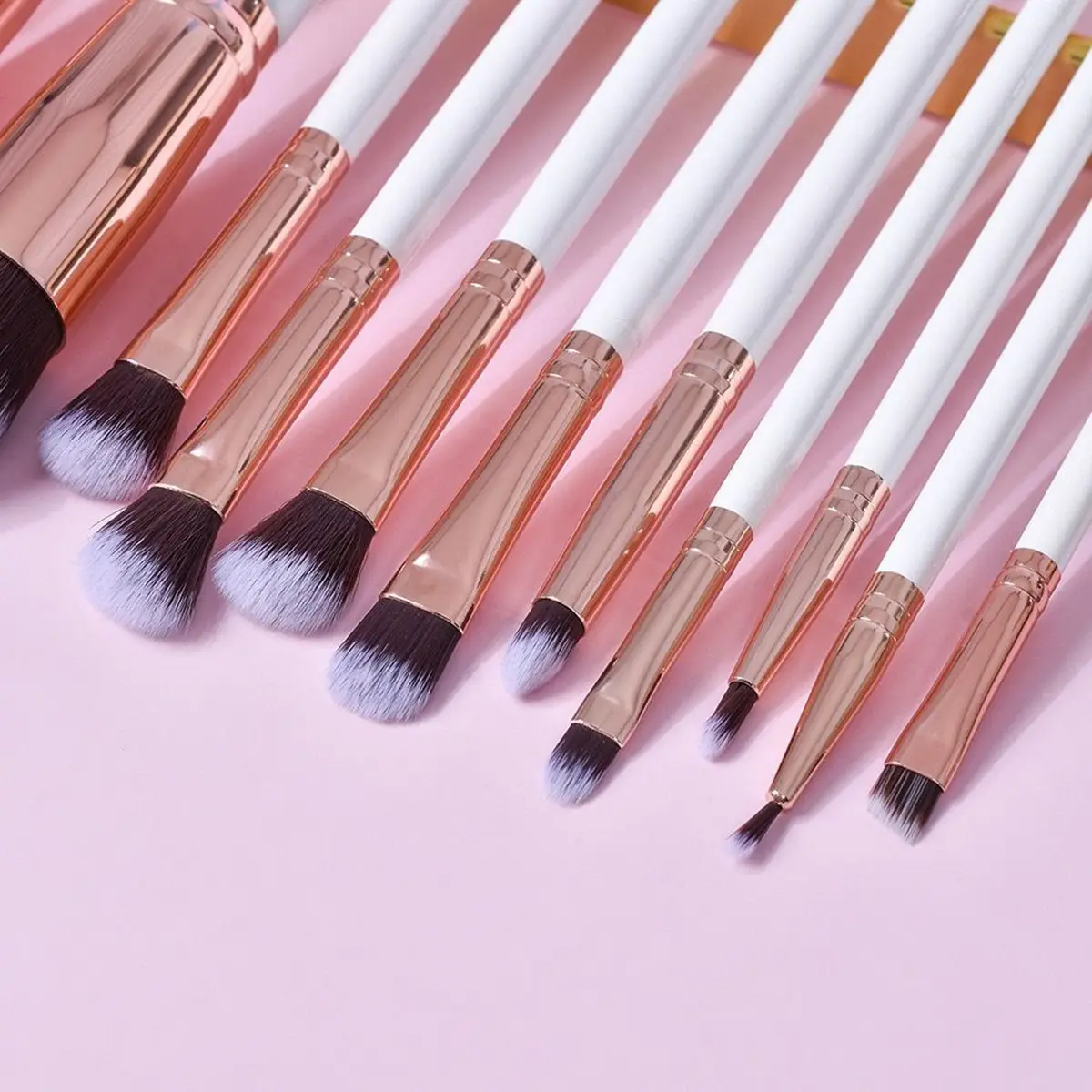 14-Piece Makeup Brush Set with Blush & Highlight Brushes β feature 10