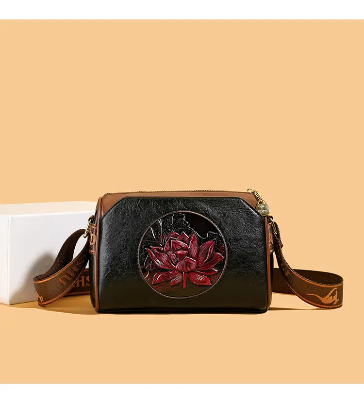 French Retro Embroidered Shoulder Bag for Women — feature 17