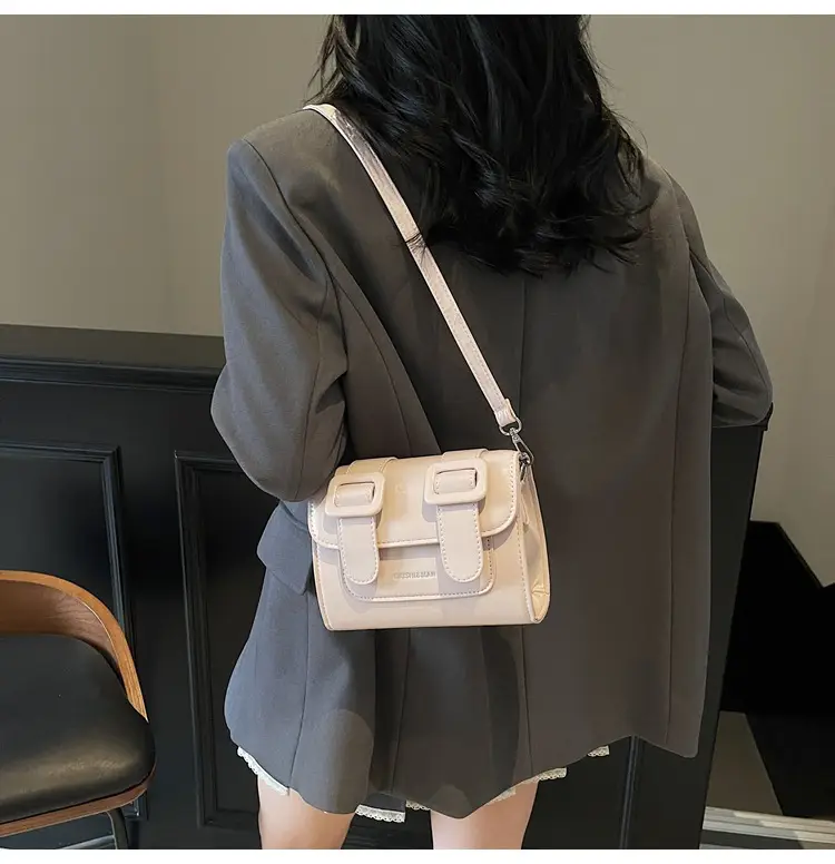 Women's 2025 Cambridge Crossbody Bag Cream Leather — feature 23