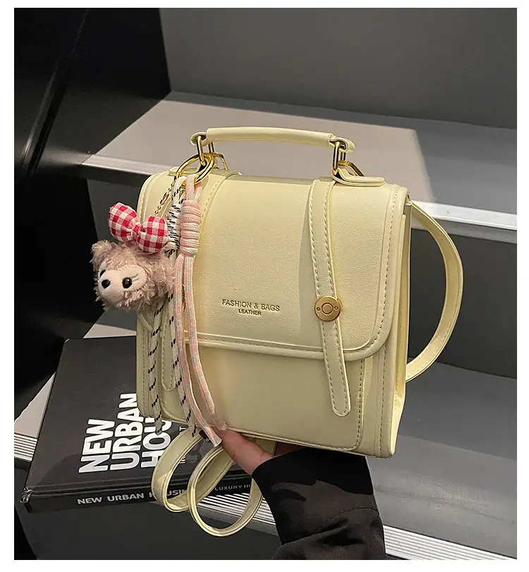 Women's Retro Crossbody Bag Beige Leather 2026 — feature 1