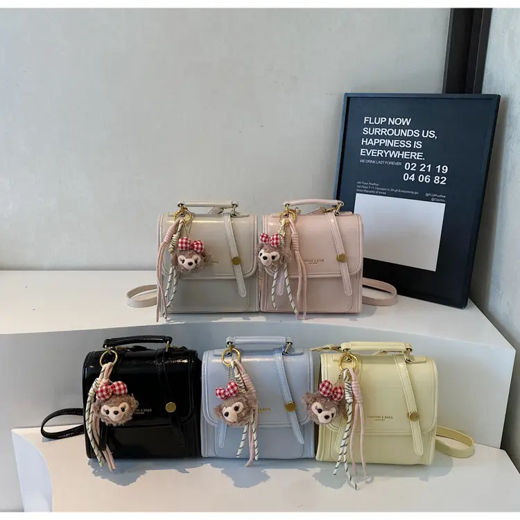 Women's Retro Crossbody Bag Beige Leather 2026 — feature 15