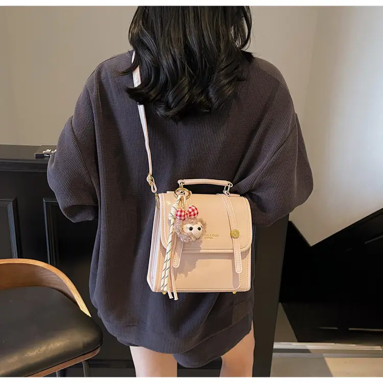 Women's Retro Crossbody Bag Beige Leather 2026 — feature 20
