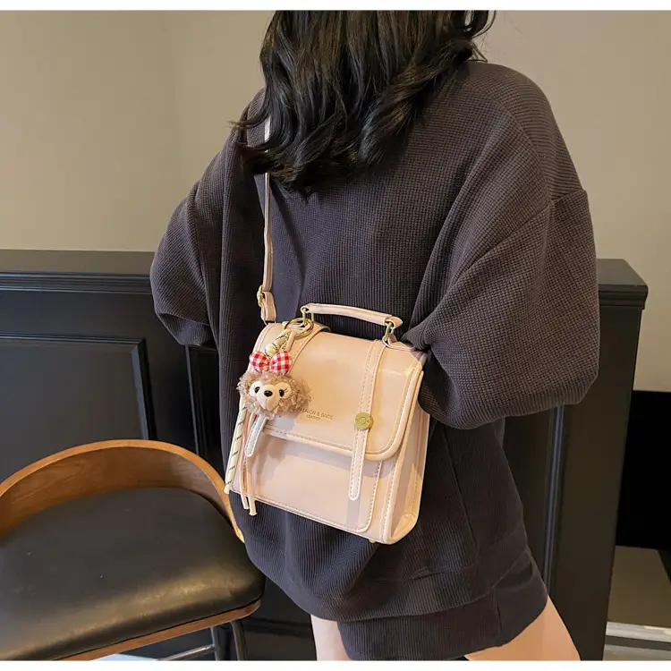 Women's Retro Crossbody Bag Beige Leather 2026 — feature 21