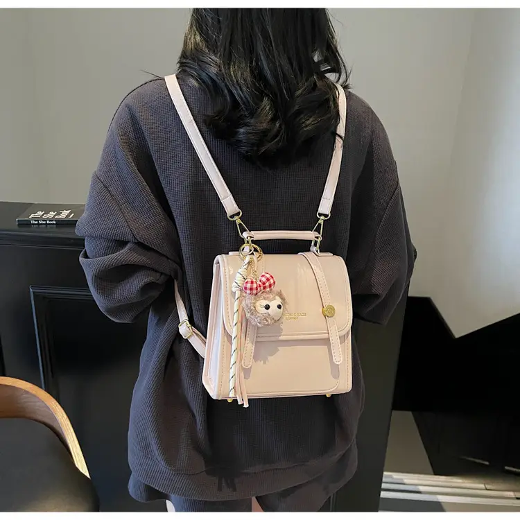 Women's Retro Crossbody Bag Beige Leather 2026 — feature 27
