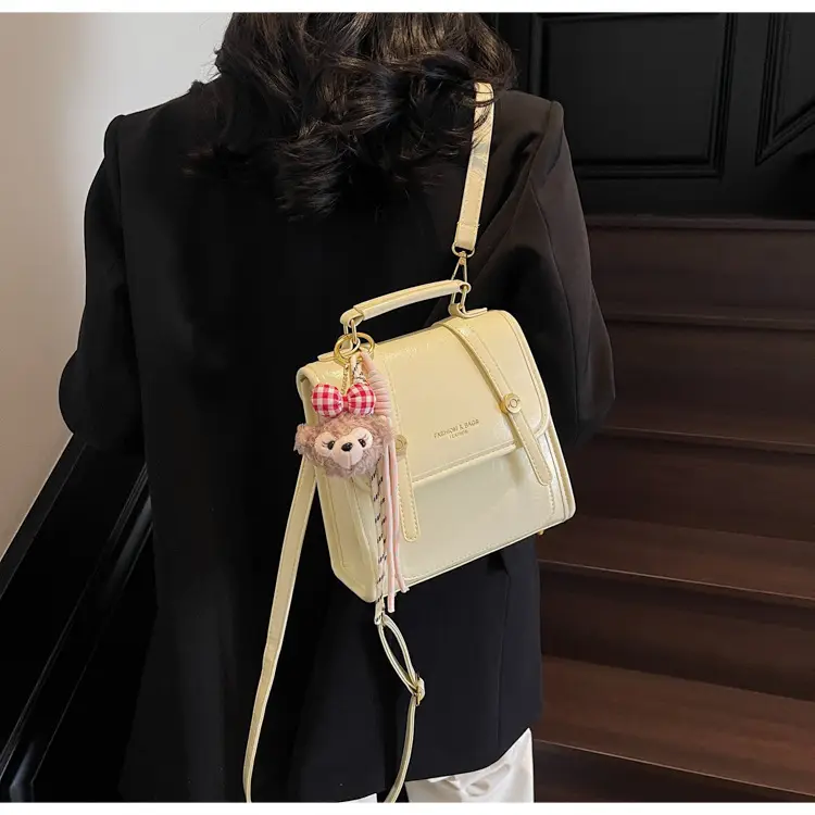 Women's Retro Crossbody Bag Beige Leather 2026 — feature 33