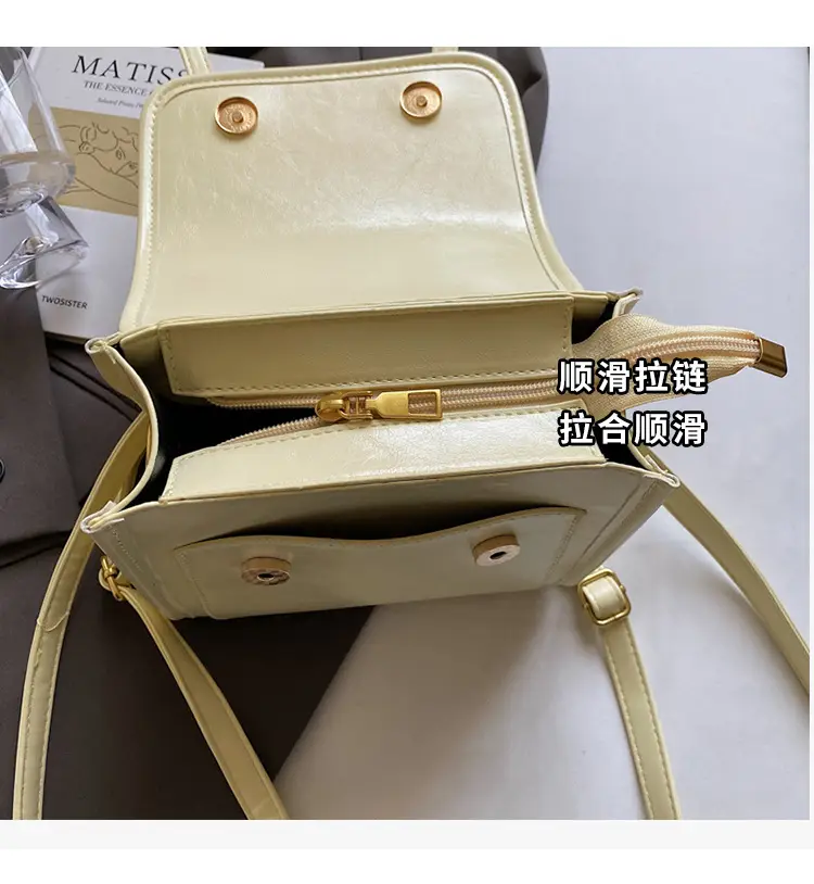 Women's Retro Crossbody Bag Beige Leather 2026 — feature 5