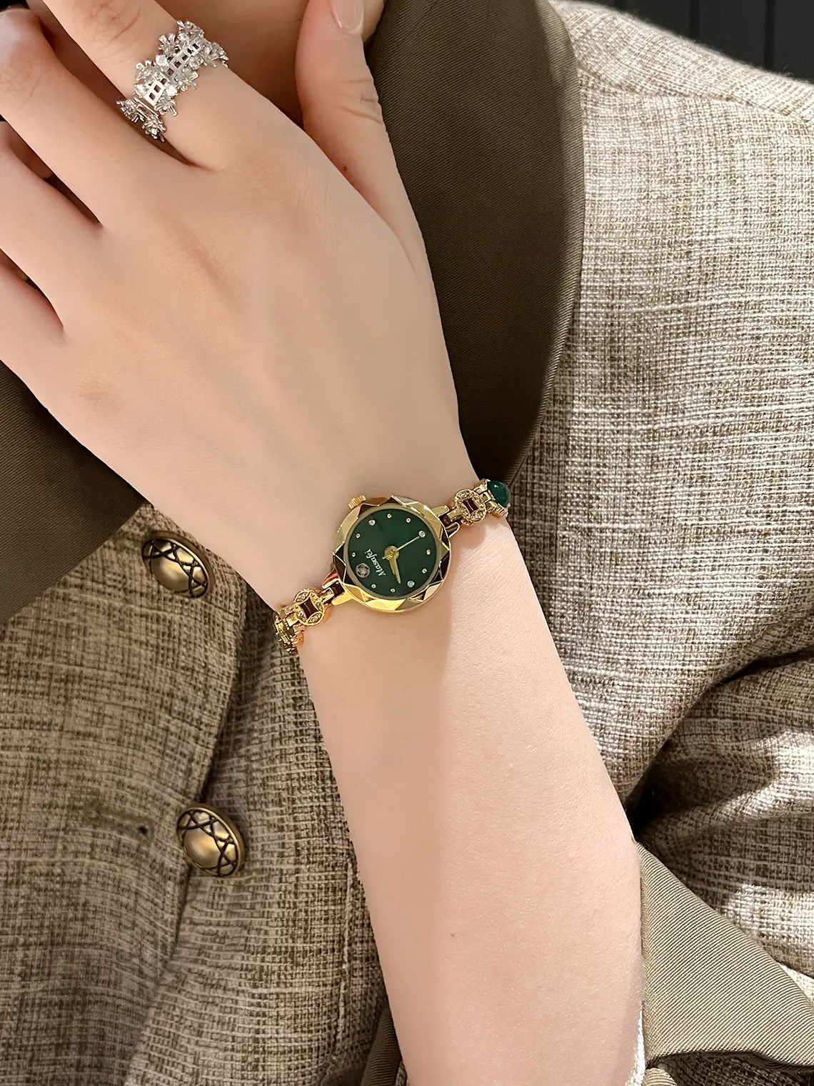 Women's Green Crystal Bracelet Watch with Gold Chain — feature 10