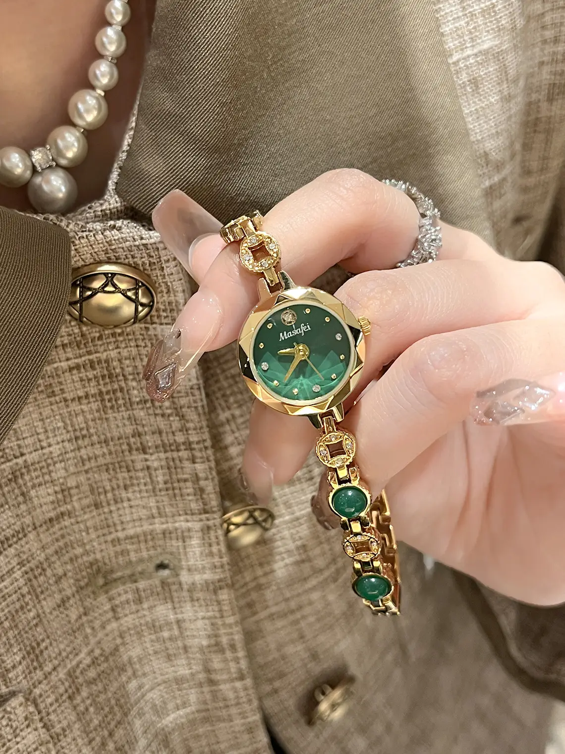 Women's Green Crystal Bracelet Watch with Gold Chain — feature 4