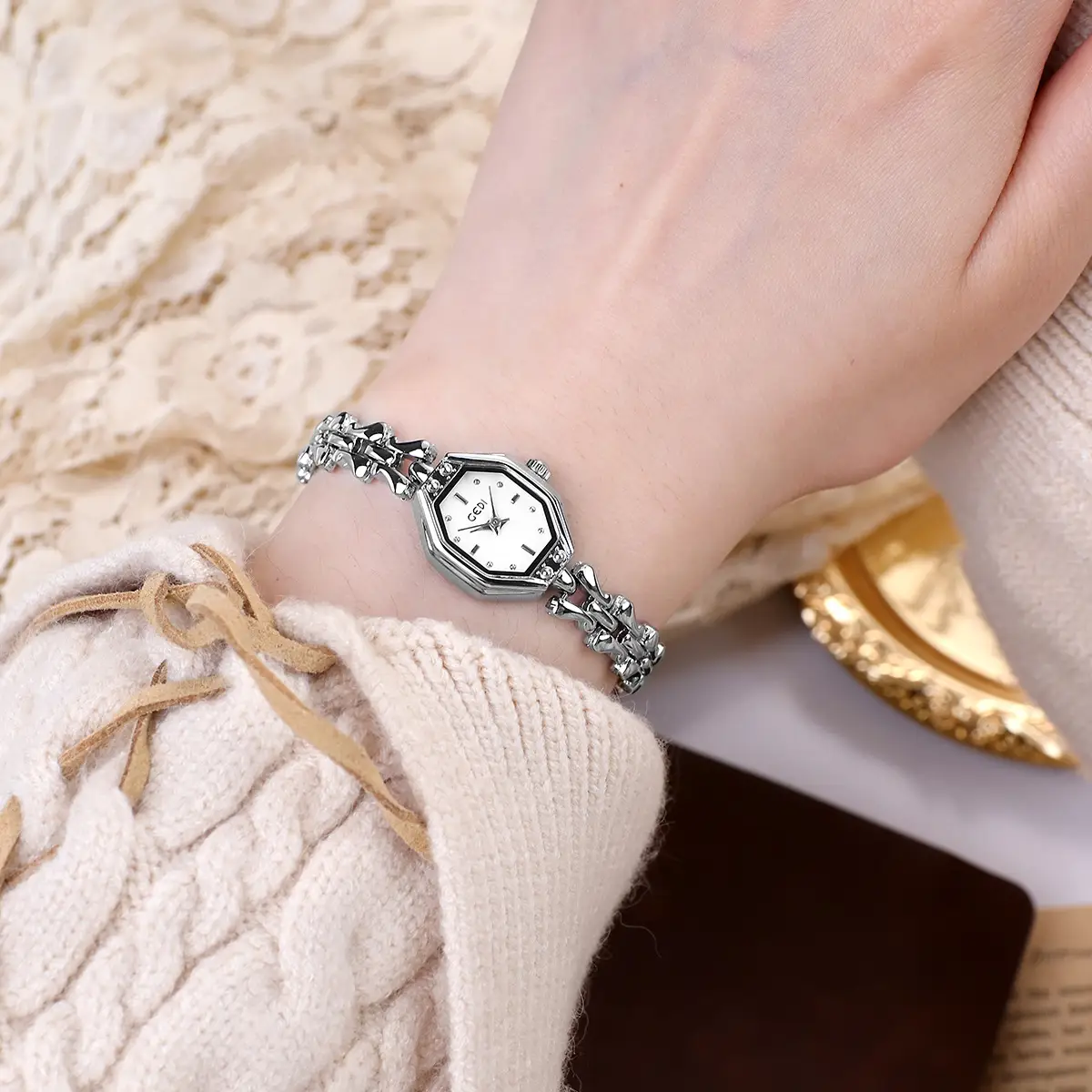 Goldie Octagonal Women's Quartz Watch with Chain Strap - Image 3