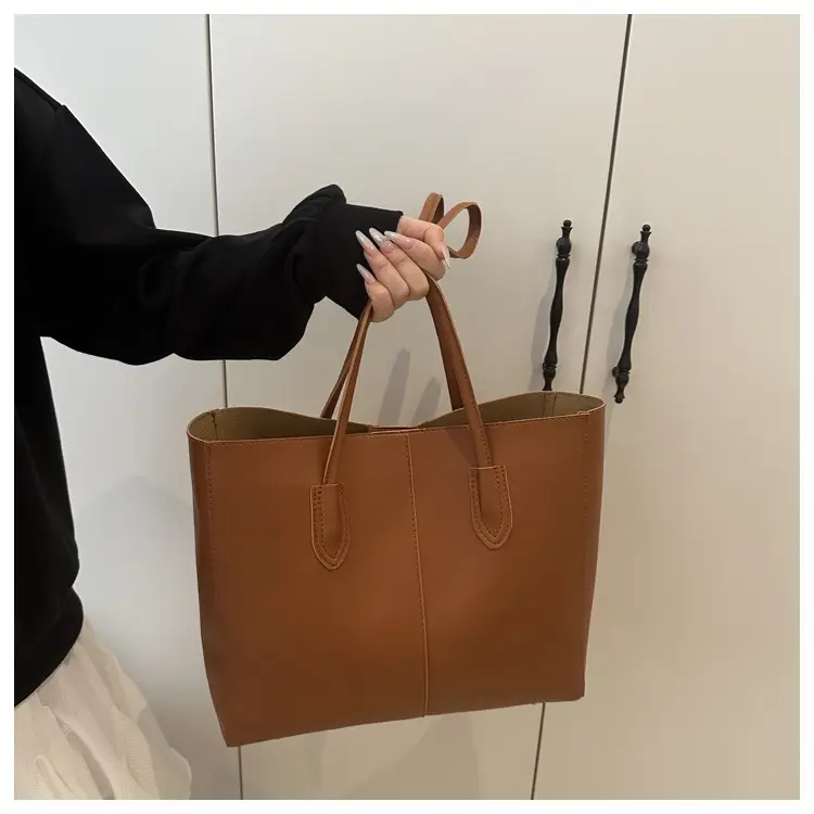 Women Large Capacity Tote Bag Brown Leather 2025 — feature 10