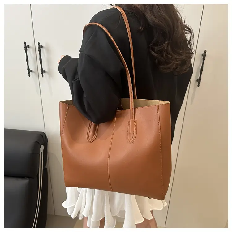 Women Large Capacity Tote Bag Brown Leather 2025 — feature 11